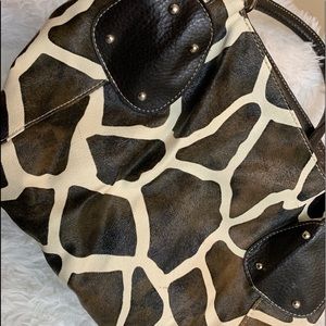 Giraffe print shoulder bag